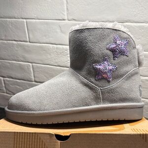 Kookaburra by UGG Gray Suede Girls Boots with Star Accents NITB